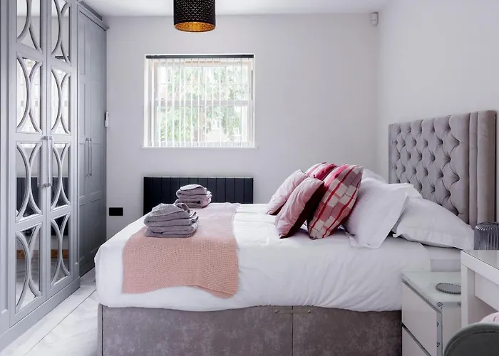 New Fully Furnished 5 Bedroom, 4 Bathroom Detached Houses