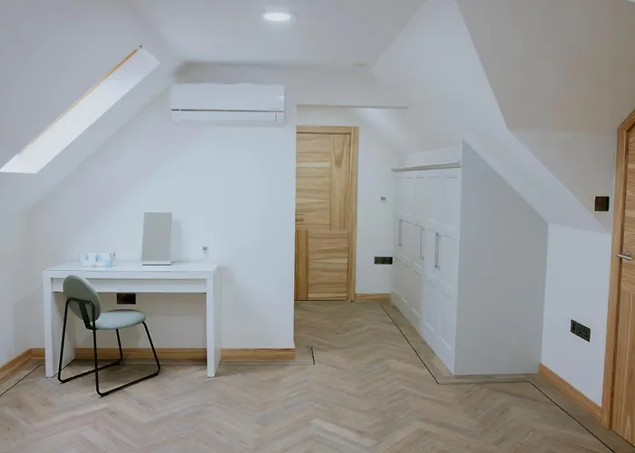 New Fully Furnished 5 Bedroom, 4 Bathroom Detached Houses